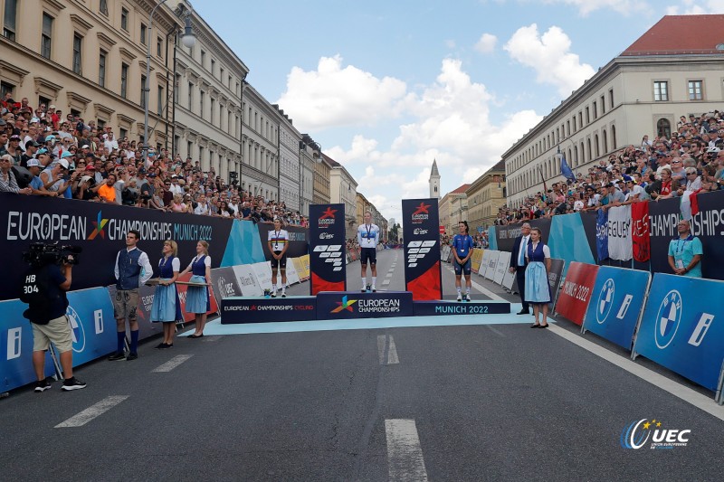 European Championships Munich 2022 - 2022 UEC Road Elite European Championships - Women's Road Race - 21/08/2022 - Lorena Wiebes (NED) - Elisa Balsamo (ITA) - Rachele Barbieri (ITA) - photo Ivan Benedetto/UEC/SprintCyclingAgency?2022